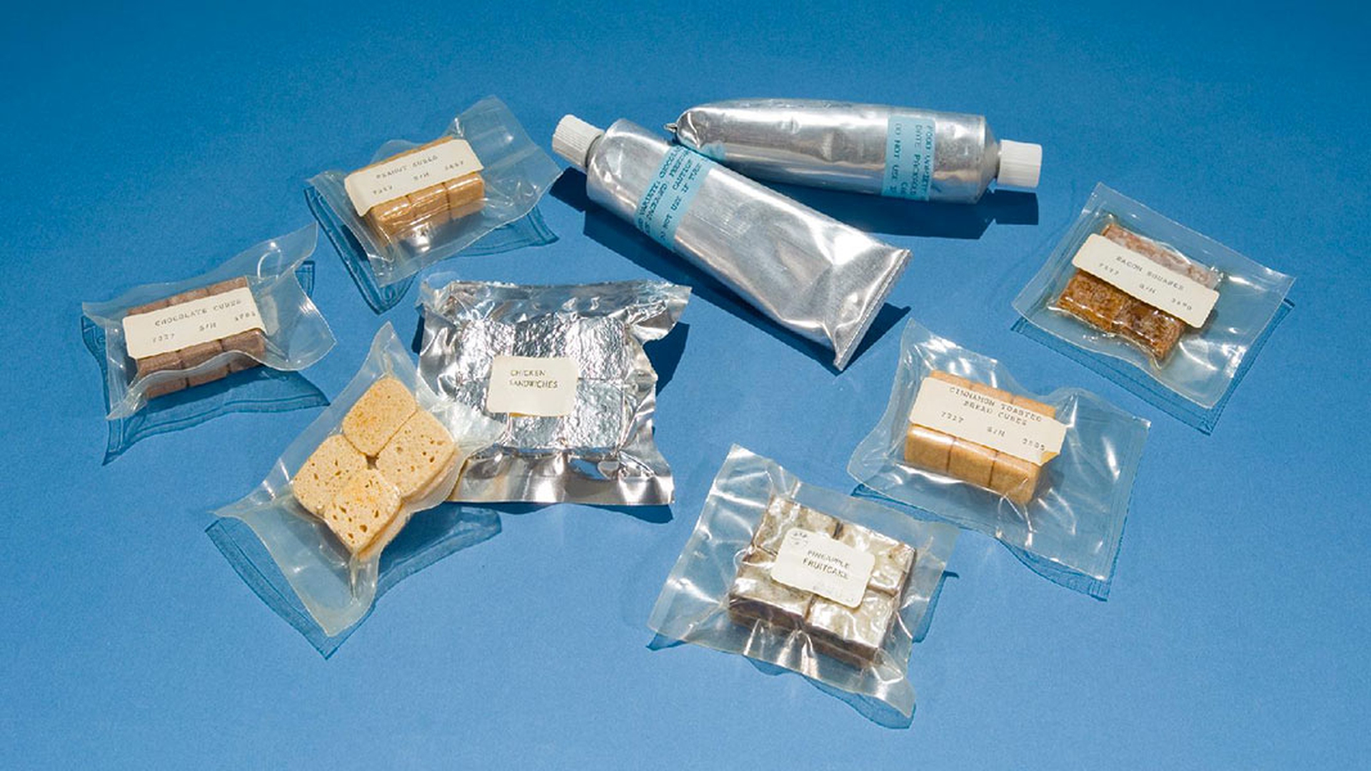 Cibo nello spazio. Dai cubetti dell'Apollo 13 ai legumi Slow Food di Samantha Cristoforetti