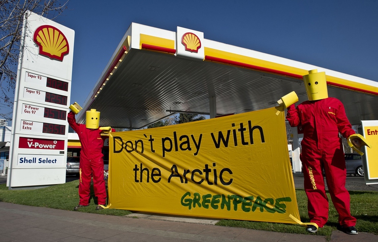 Protesta di Greenpeace contro Shell