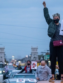 Le proteste per il diritto all’aborto invadono le città della Polonia