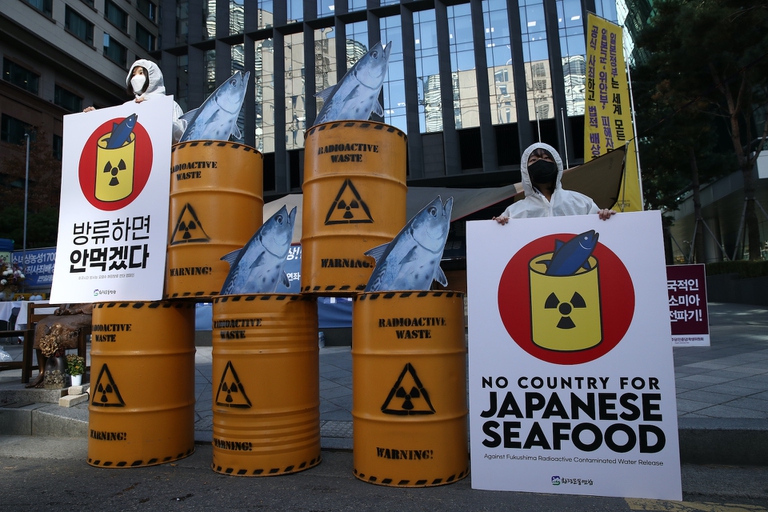 Manifestazione contro rilascio di Fukushima a Seul