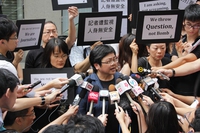 Hong Kong, in piazza per salvare la libertà di stampa