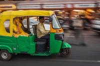 I tuk-tuk diventano elettrici per rendere il Sudest asiatico meno inquinato