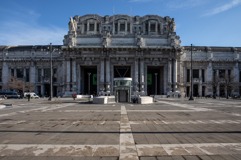 Le città vuote dal coronavirus. Stazione centrale di Milano
