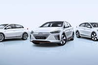 Hyundai Ioniq è la prima auto ibrida, ibrida plug-in ed elettrica