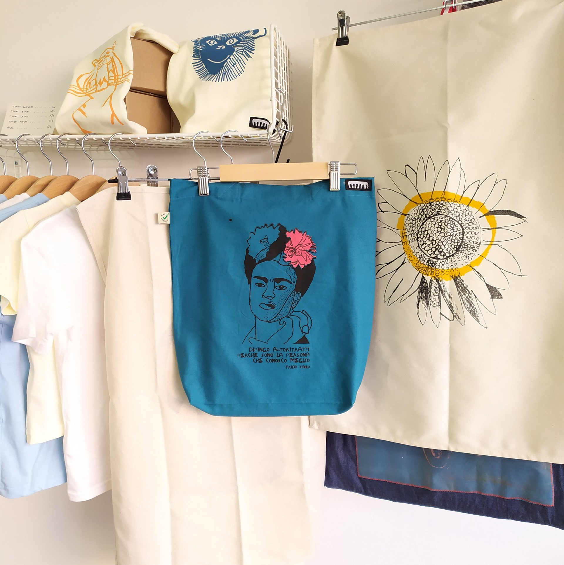 I vestiti e gli accessori di Tantemani