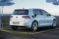 La nuova Volkswagen e-Golf percorre 300 chilometri a ogni ricarica