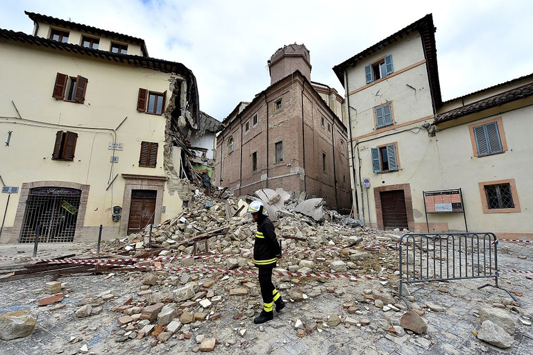 crollo campanile camerino terremoto