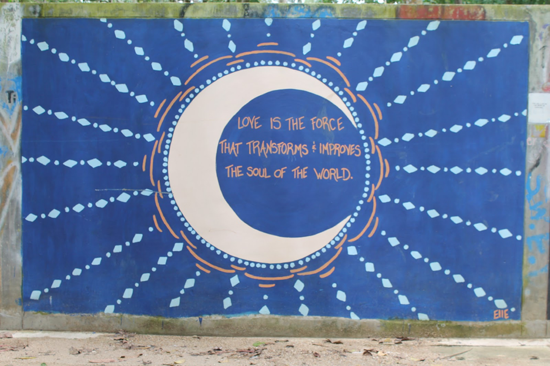 The wall separating Tonsai from the sea