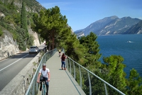 Garda by bike, inaugurato il primo tratto: la ciclabile da sogno sul lago di Garda