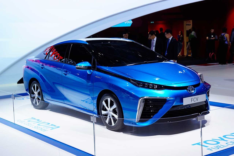 2015_toyota_fuel_cell_sedan_live