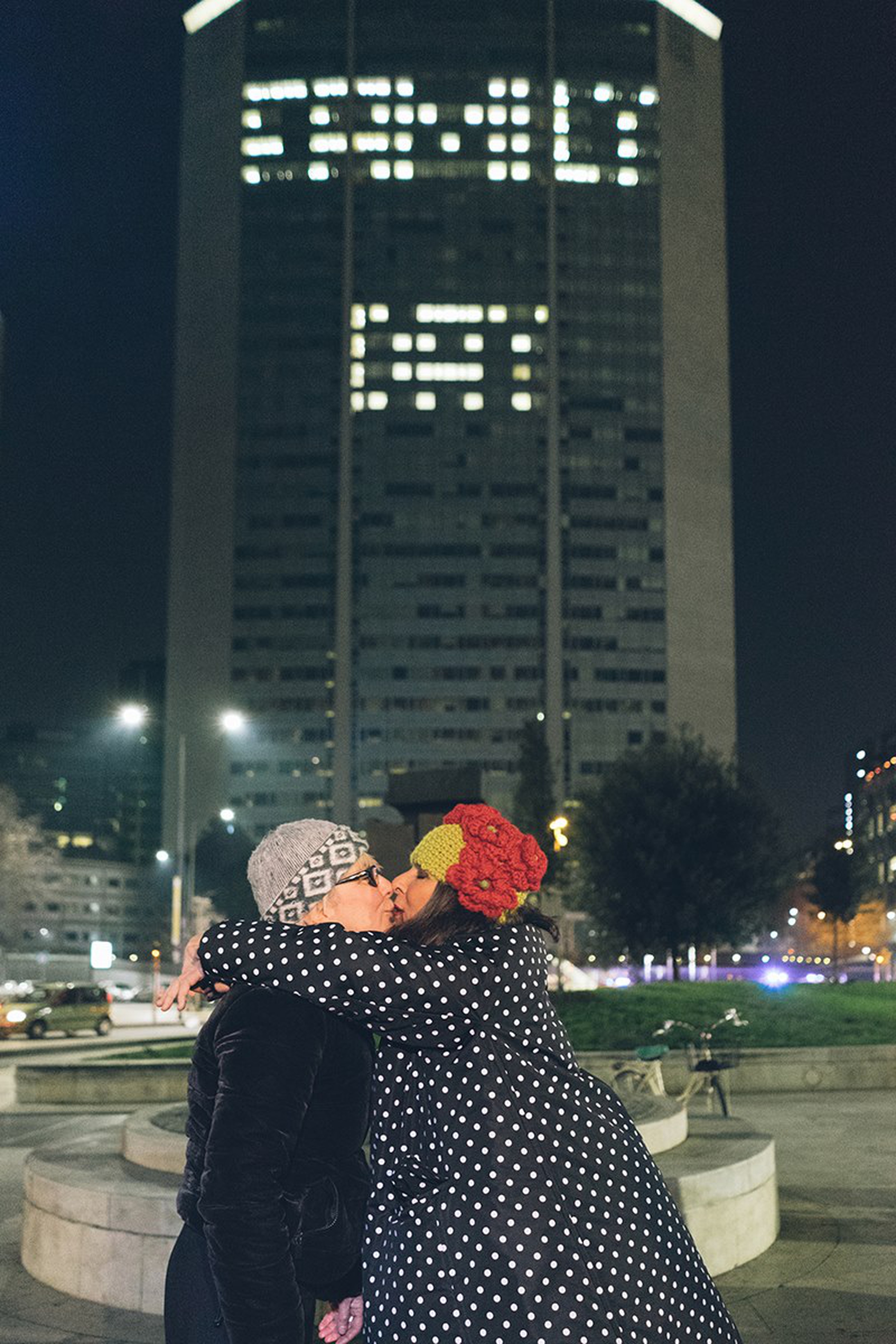 La storia del Pirellone, della scritta Family day e delle foto di Just families