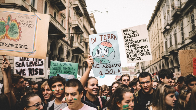 Un corteo per il clima a Torino nel 2019