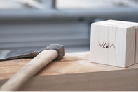 Vaia, dagli alberi abbattuti una cassa in legno per smartphone