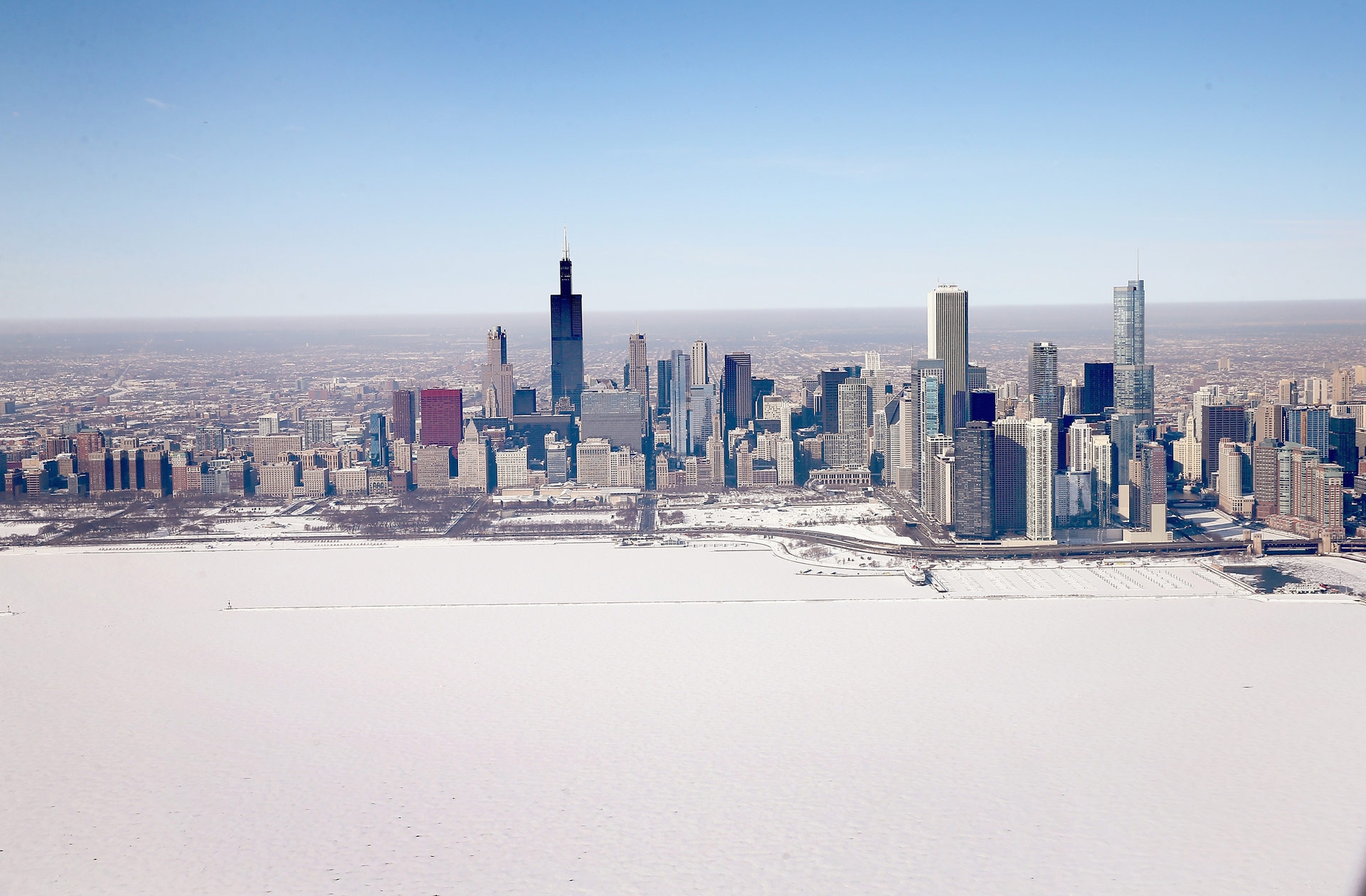 Chicago e il lago Michigan ghiacciato