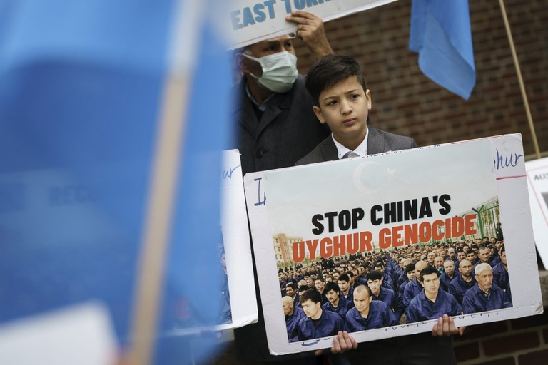 Una protesta contro il genocidio degli uiguri