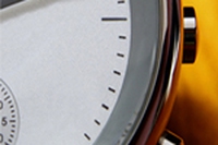 Just a minute – Solo un minuto!