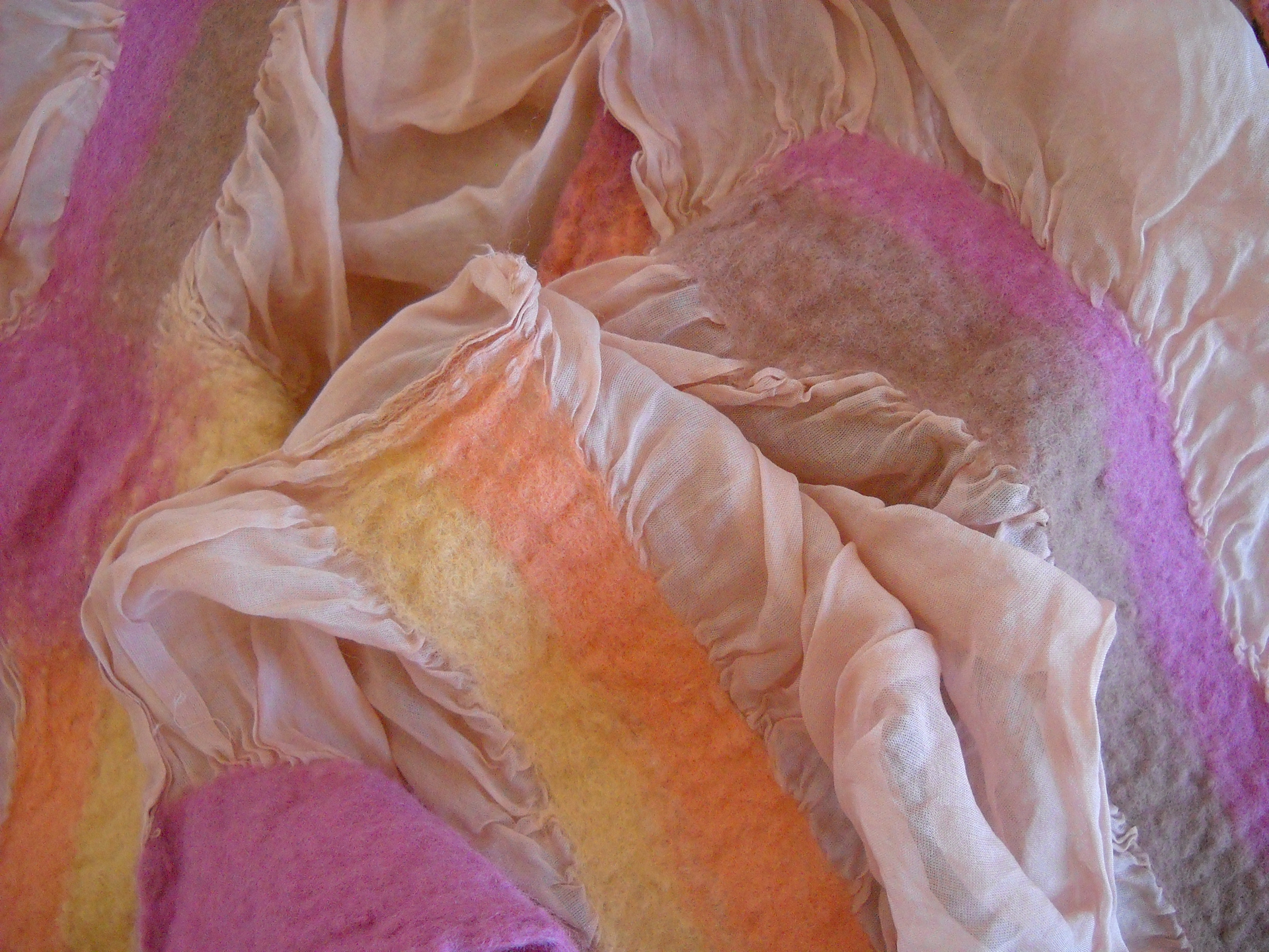 Oggetti in feltro, materiale antico dalle caratteristiche sostenibili