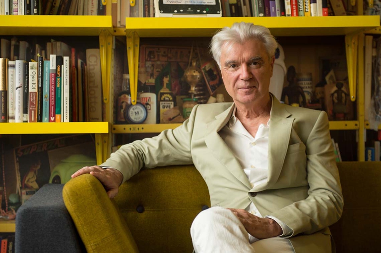 David Byrne sul divano del Meltdown festival