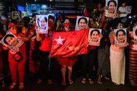 Il partito di Aung San Suu Kyi vince le controverse elezioni in Myanmar