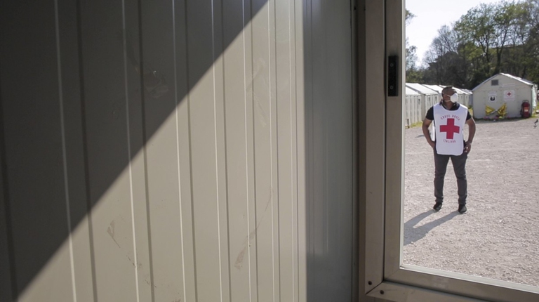 Il Better Shelter è una struttura gestita dalla Croce Rossa che ospita le persone senza fissa dimora a Roma © Michele Cirillo/LifeGate