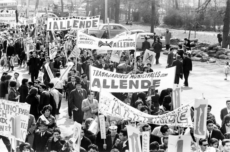 Una manifestazione di sostegno a Allende