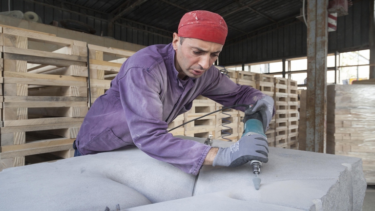 Mikayel Ohanjanyan all'opera (foto di Nicola Gnesi)