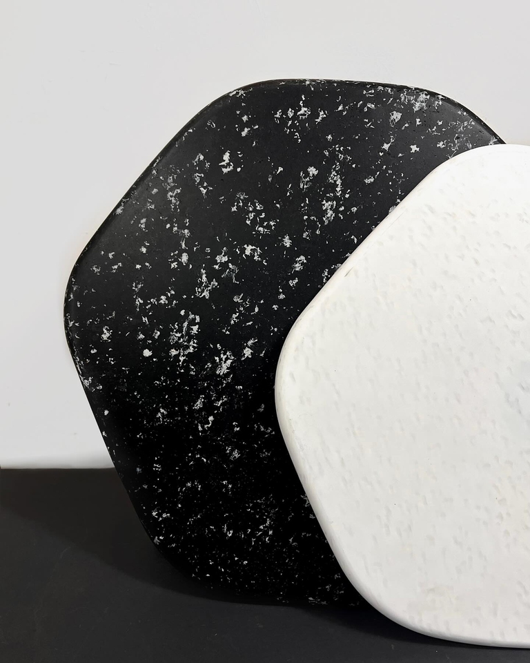 Due texture che fanno parte della collezione Marble: il Marquinia e il Popcorn.