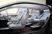 Perché l’auto del futuro vive un conflitto fra efficienza, spazio ed esperienza di guida