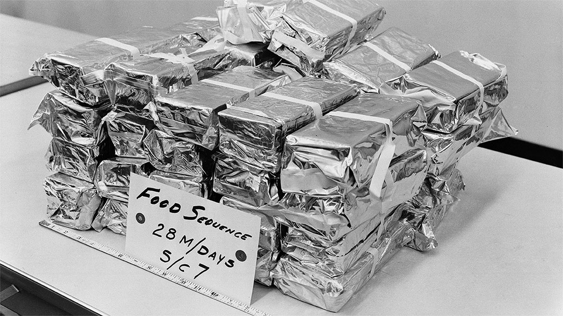 Cibo nello spazio. Dai cubetti dell'Apollo 13 ai legumi Slow Food di Samantha Cristoforetti