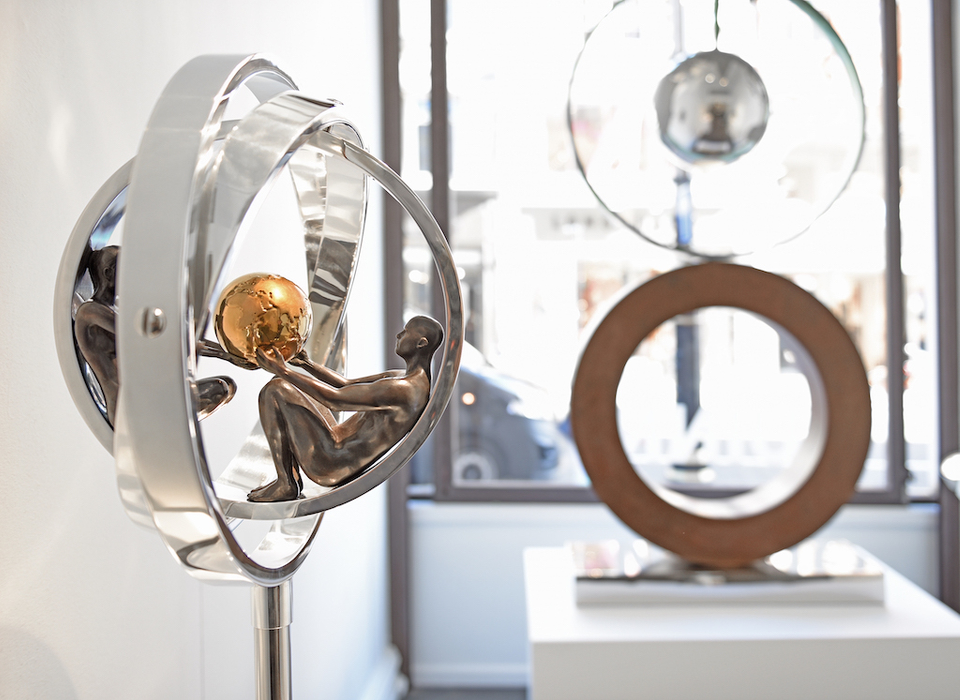 Lorenzo Quinn e l'opera Support a Venezia