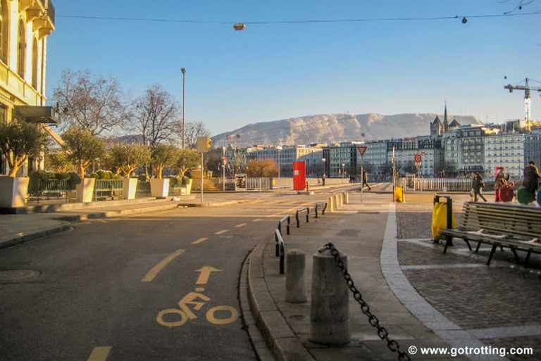 geneva-dedicated-cycle-lane