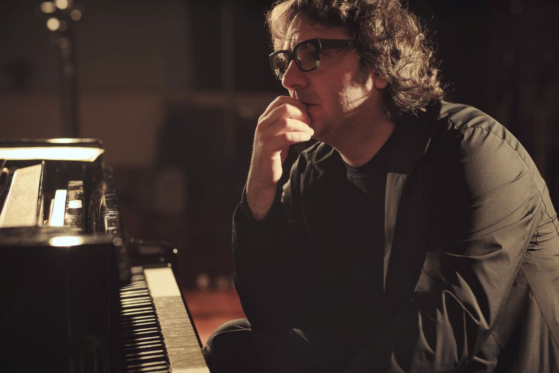 Remo Anzovino, pianista e compositore della colonna sonora di Hitler contro Picasso e gli altri