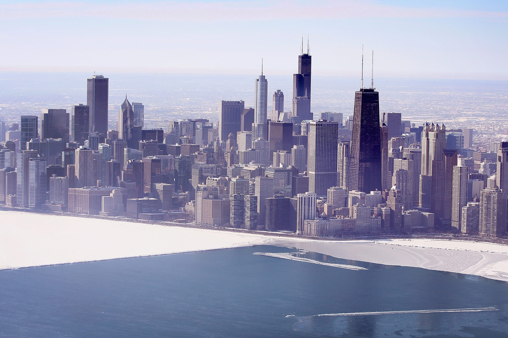 Chicago e il lago Michigan ghiacciato