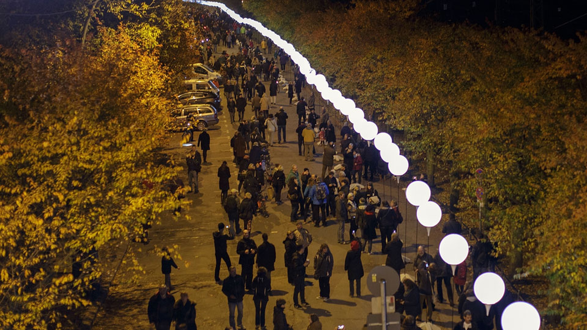 Berlino-9-novembre-2014_striscia
