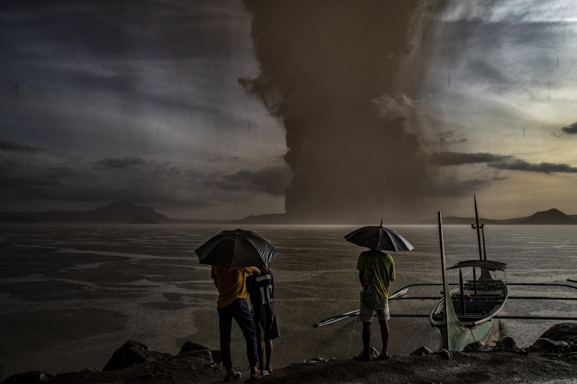 Le foto dell'eruzione del vulcano Taal nelle Filippine