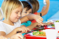 Finalmente le mense bio certificate a scuola: stanziati 44 milioni di euro