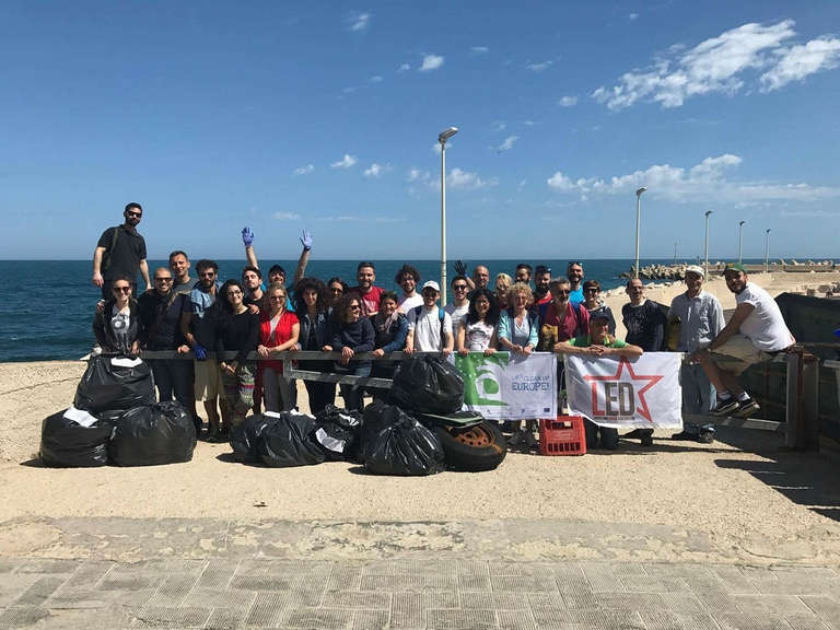 Azione di pulizia di Led Giovinazzo, Let's Clean Up Europe 2017, Italia