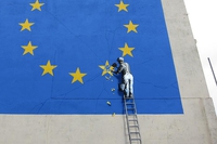 Il nuovo murales di Banksy sulla Brexit, nella città britannica di Dover