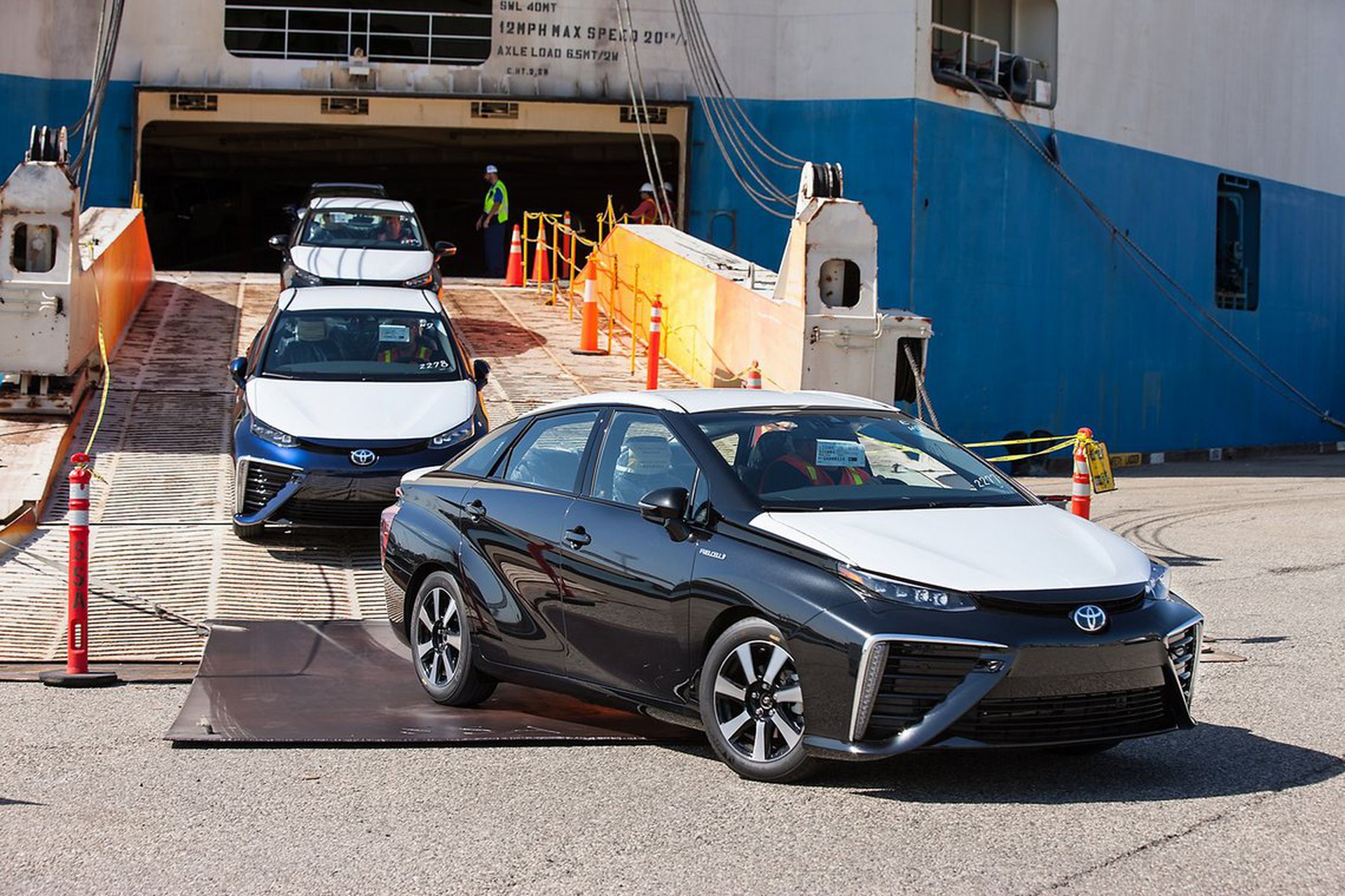 Водородные автомобили. Toyota Mirai 2. Toyota Mirai 2016. Toyota Mirai 2014. Toyota Mirai 2011.