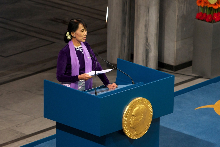 Aung San Suu Kyi ritira il Nobel nel 2012 