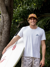 Leonardo Fioravanti, surfista olimpico italiano, sogna un oceano senza plastica