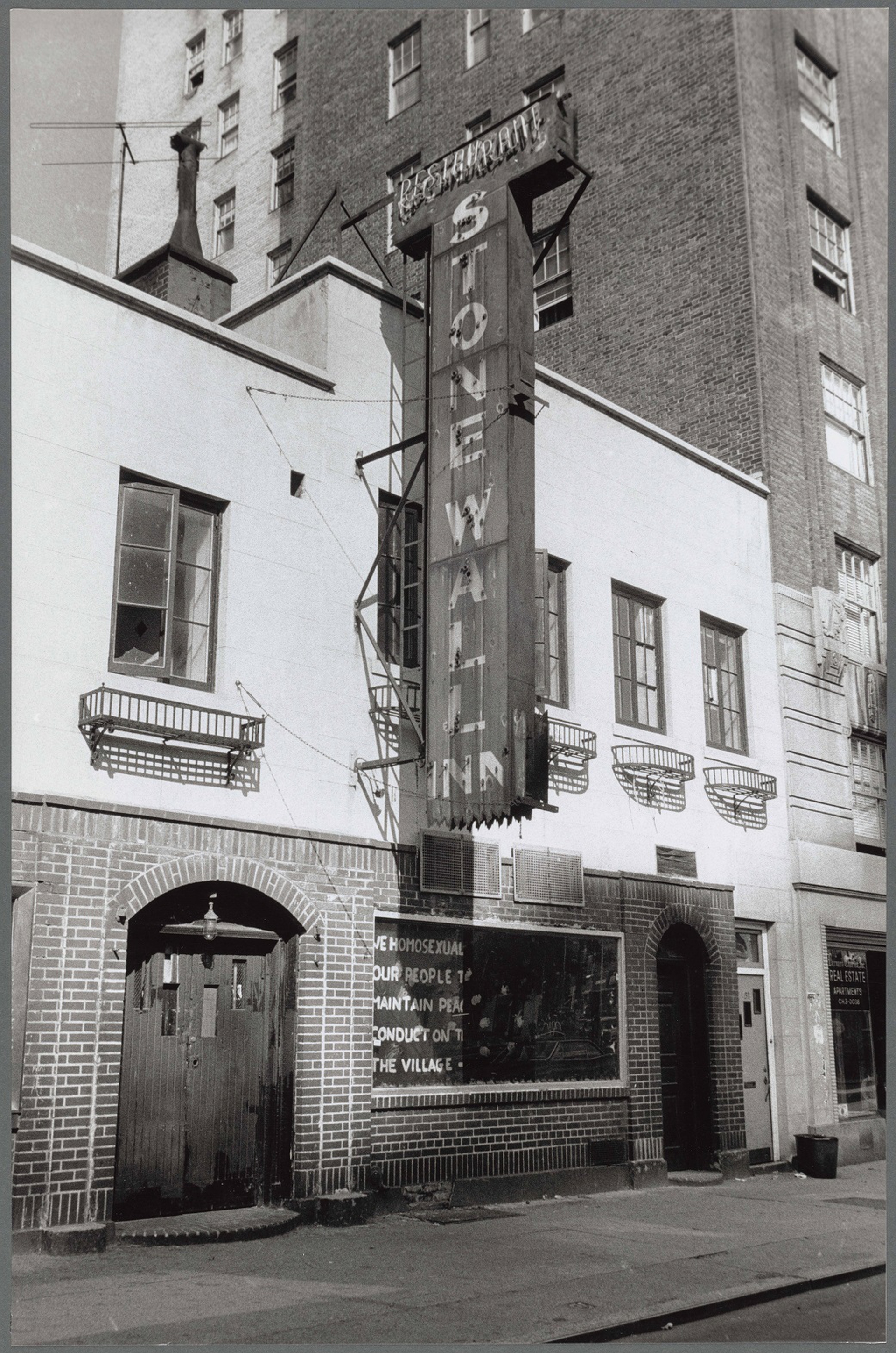 Lo Stonewall inn come si presentava nel 1969 al tempo dei moti