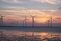 L’energia da fonti rinnovabili non può sostenere un parco auto totalmente elettrico. Bugia!