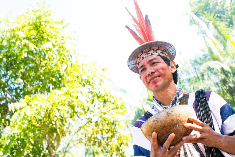Rappresentante dell'etnia Ashaninka durante una cerimonia