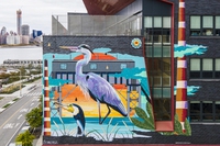 High Tide di Iena Cruz, anche New York ha il suo primo murale che riduce l’inquinamento
