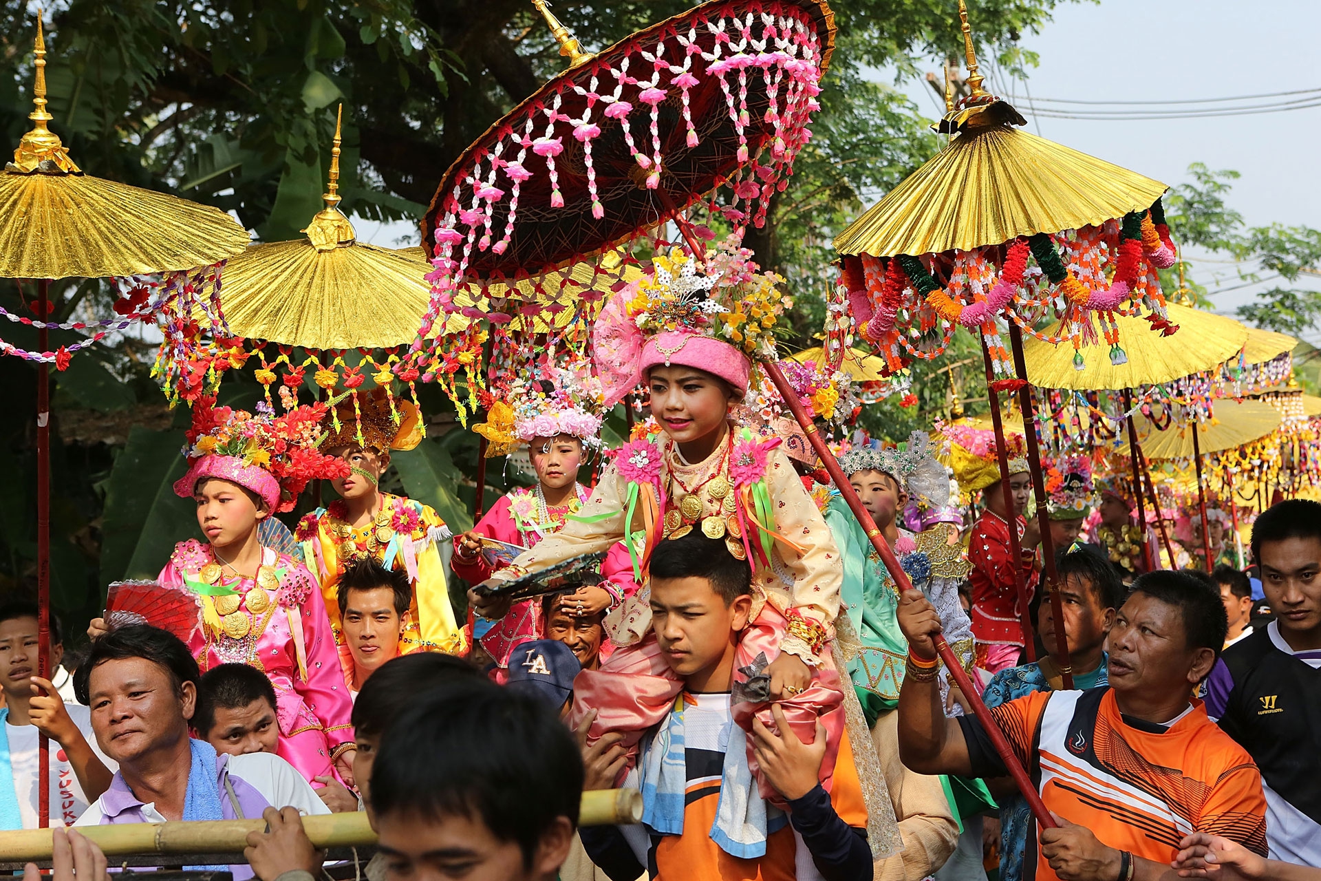 Le immagini del festival buddista Poi sang long in Thailandia