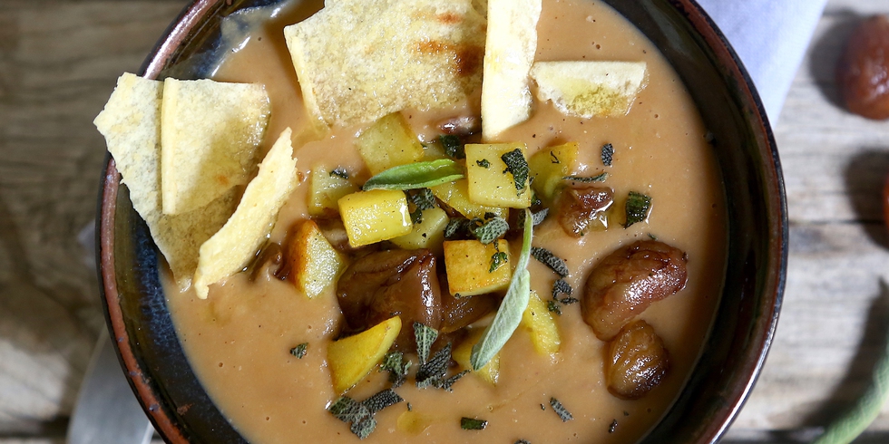 Crema di castagne e zucca con carasau. Ricetta autunnale