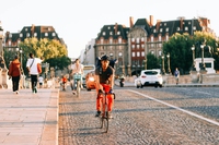Francia, bici e trasporti sostenibili nelle pubblicità delle auto