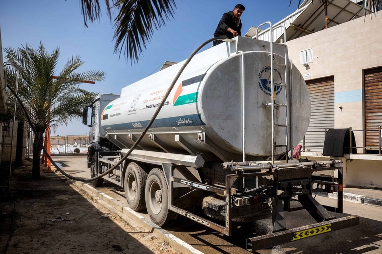 Un camion cisterna per la distribuzione di acqua nella Striscia di Gaza, nel giugno 2025