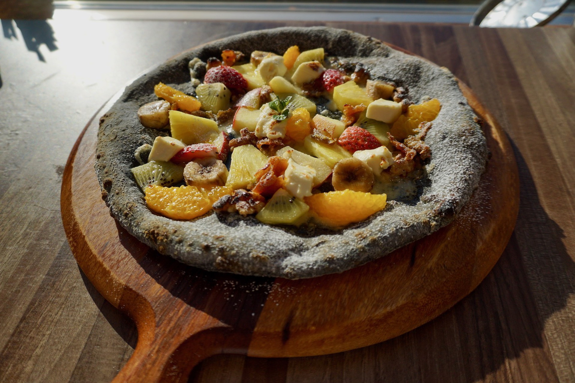 Fruit pizza in Café de Manma in Minabe